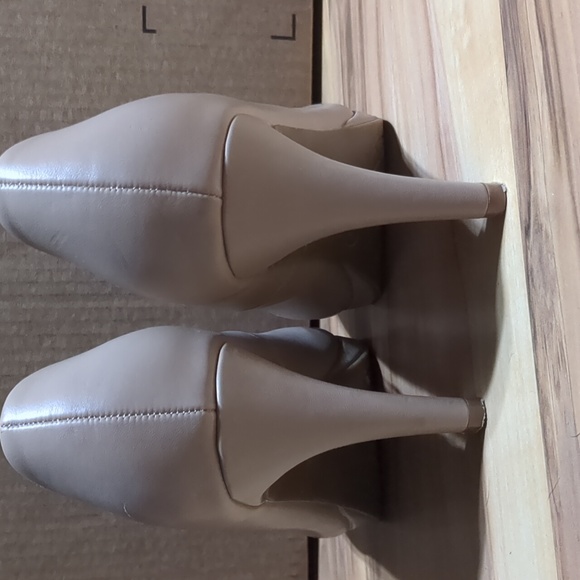 Shoes - Picture 4 of 4